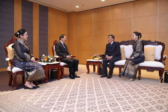 Lao Prime Minister Pays Courtesy Call on Thai King and Queen During State Visit